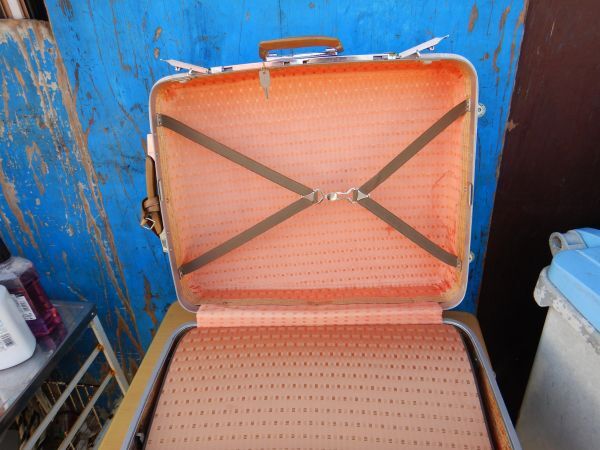  Showa. багажник чемодан 040901 Samsonite 996 чай цвет Brown 65X50D22( внутренний диаметр 39X47X18)CM SAMSONITE ключ есть на фото было использовано 