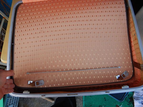  Showa. багажник чемодан 040901 Samsonite 996 чай цвет Brown 65X50D22( внутренний диаметр 39X47X18)CM SAMSONITE ключ есть на фото было использовано 