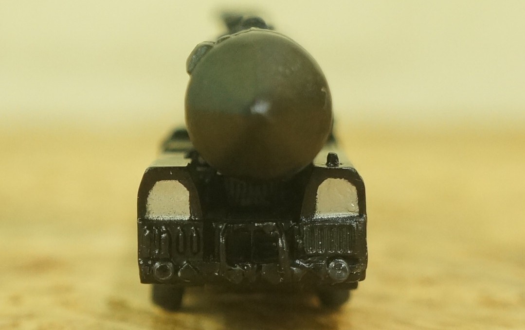 1/144 resin комплект T407 Russian RS-24 Yars-M Ballistic Missile сборка, покраска товар заметная царапина, загрязнения нет 