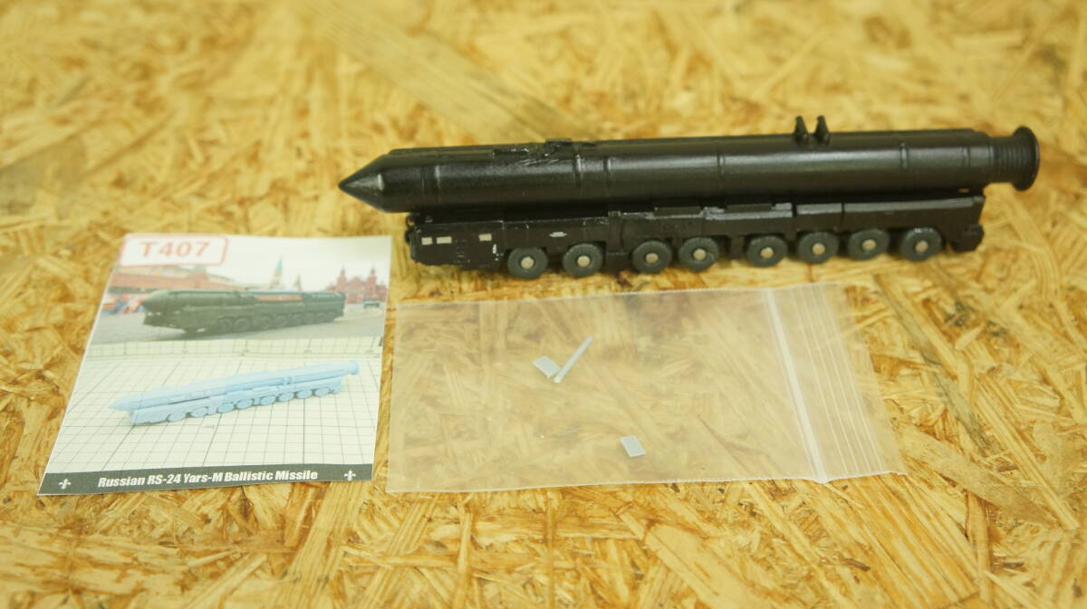 1/144 resin комплект T407 Russian RS-24 Yars-M Ballistic Missile сборка, покраска товар заметная царапина, загрязнения нет 