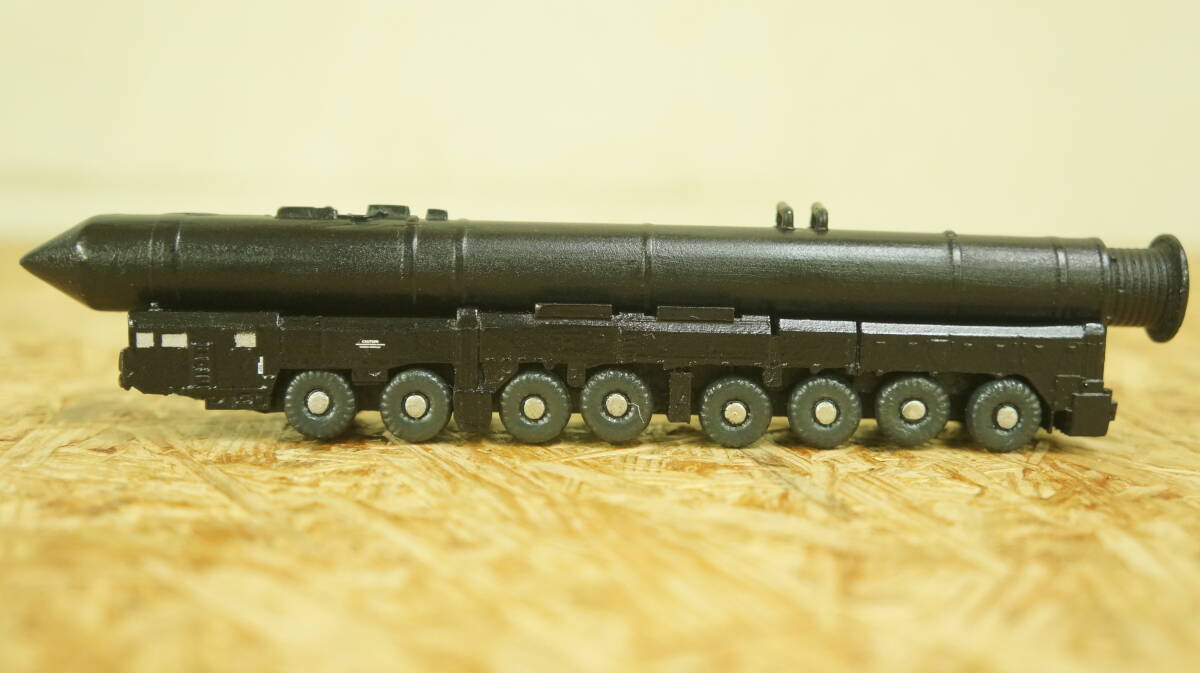 1/144 resin комплект T407 Russian RS-24 Yars-M Ballistic Missile сборка, покраска товар заметная царапина, загрязнения нет 
