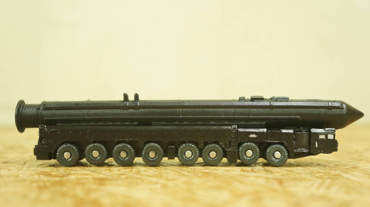 1/144 resin комплект T407 Russian RS-24 Yars-M Ballistic Missile сборка, покраска товар заметная царапина, загрязнения нет 