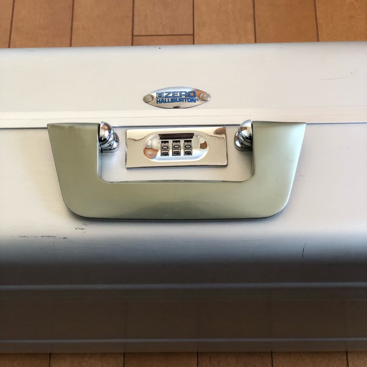カメラケース　ゼロハリバートン ZERO HALLIBURTON アルミ シルバー　外寸540×330×170mm アタッシュケース 【匿名配送】