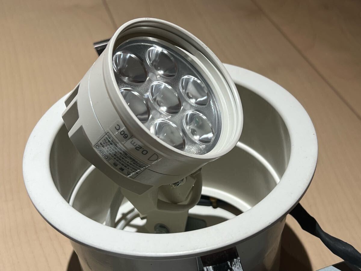 585977 LED ユニバーサル ダウンライト φ125 100/200V 50/60Hz 2012年製 中古品_画像3