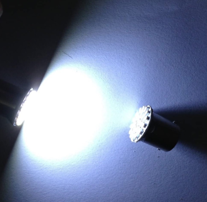 S25ダブル球(ピン角180度/段違い)1157 22SMD ホワイト 車検対応 4個セット_画像4