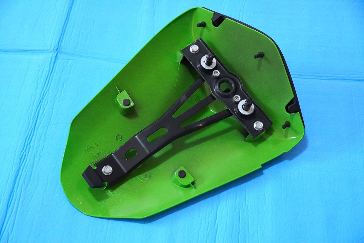 グルグル ZX-6R ZX636E/F 13-16 純正シングルシートカウル 53065-0022