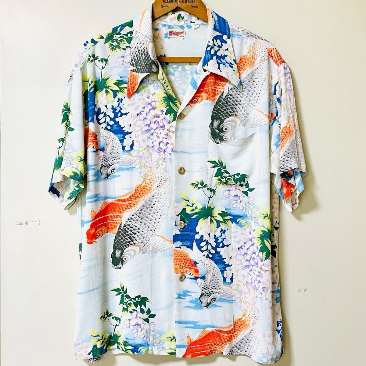 サンサーフ古著アロハシャツ 藤の花と錦鯉 水色 Ｍサイズ レーヨン 和柄 ハワイアンシャツ SUN SURF 