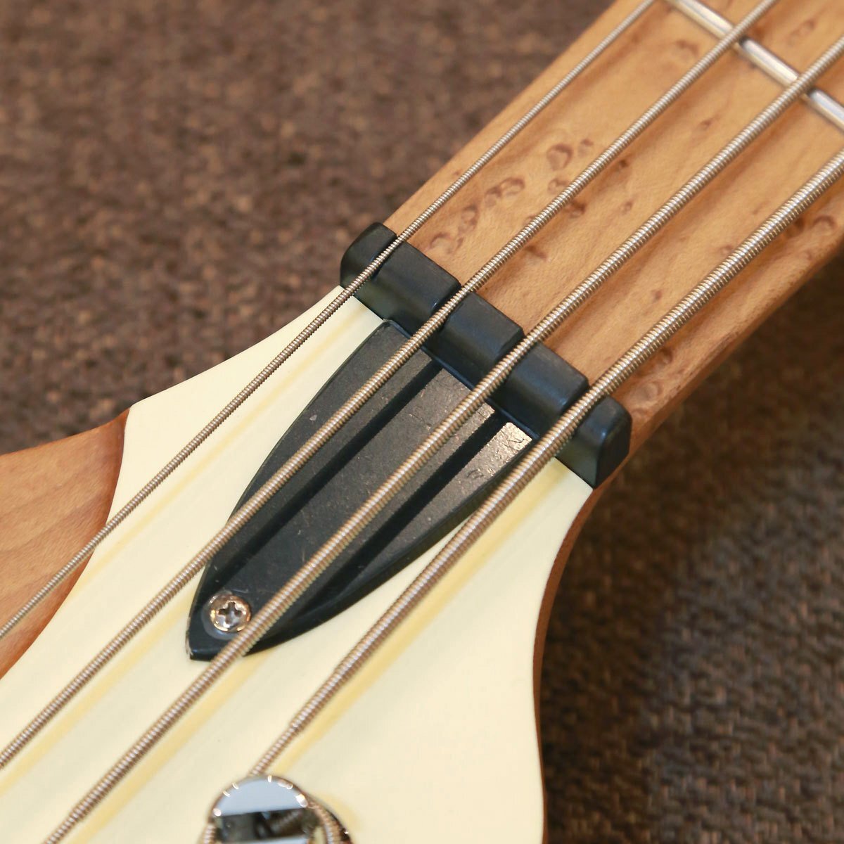 送料無料 訳あり 特価 Balaguer Guitars バラゲール エレキベース The Goliath Select The Classic Satin Vintage White ギグバッグ付