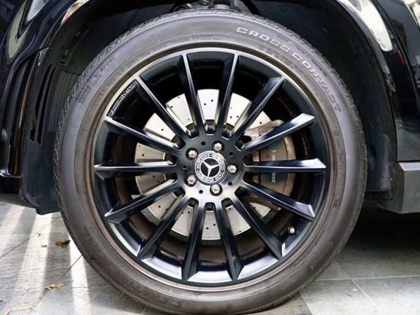 GLEクーペ 400 d 4マチック スポーツ ディーゼルターボ 4WD マッドブラック21AW　赤×黒シート