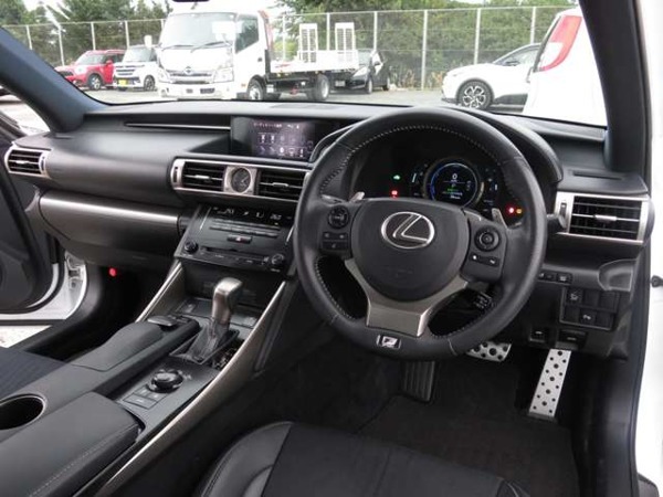 IS 300h Fスポーツ HV 禁煙車 TVナビ Bカメラ ハーフ黒革 BT U