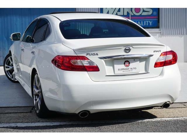 フーガ 3.7 370GT タイプS サンルーフ黒本革シートエアロバンパー