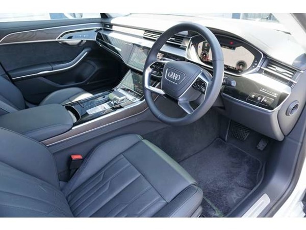 A8 60 TFSI クワトロ 4WD 后期 プレディクティブサス コンフォートP