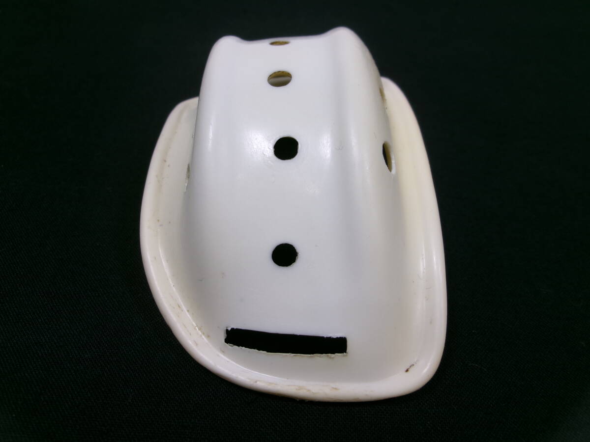 60s 純正 BUCO チンカップ / チンガード 白 1刻印入 ④★60年代 当時物 ブコ トラベラー ガーディアン プロテクター RIOT レジスタル _画像4