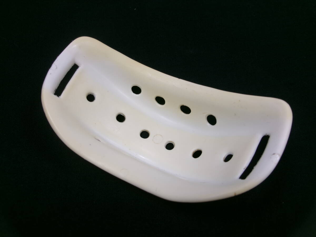 60s 純正 BUCO チンカップ / チンガード 白 1刻印入 ④★60年代 当時物 ブコ トラベラー ガーディアン プロテクター RIOT レジスタル _画像2