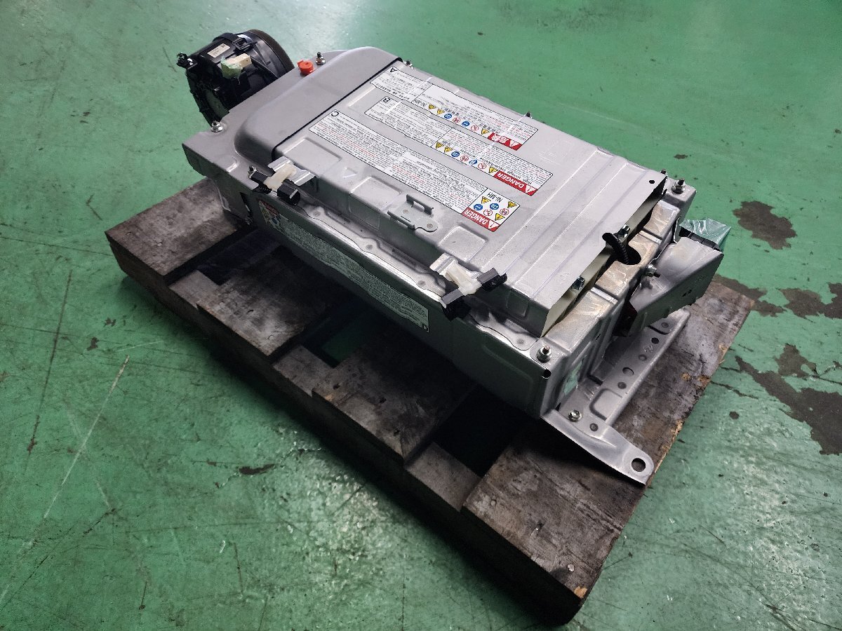 【個人宅配不可】中古 トヨタ アクア NHP10 HVバッテリー 214,189㎞ G9510-52031 過走行 ジャンク品 (棚3690-H602)