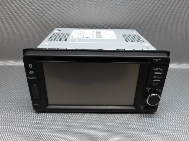 中古 ダイハツ純正 QY-1140 86100-B2151 メモリーナビ/DVD/Bluetooth/ワンセグ ワイド2DIN (棚3286-D205)