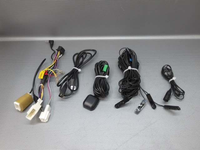 中古 スバル純正 AVIC-RZ900 メモリーナビ/DVD/Bluetooth/フルセグ 7型 (棚3924-D301)