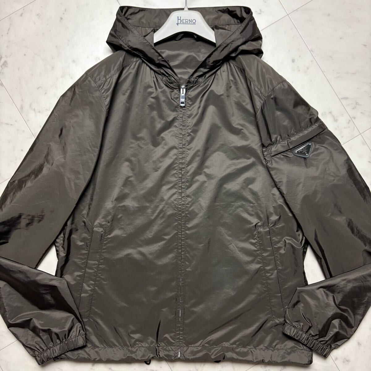 23年モデル⭐️PRADA ナイロンジャケット 三角ロゴ ナイロン リバーシブル 極美品/Lサイズ☆ プラダ PRADA 三角ロゴ ナイロンジャケット