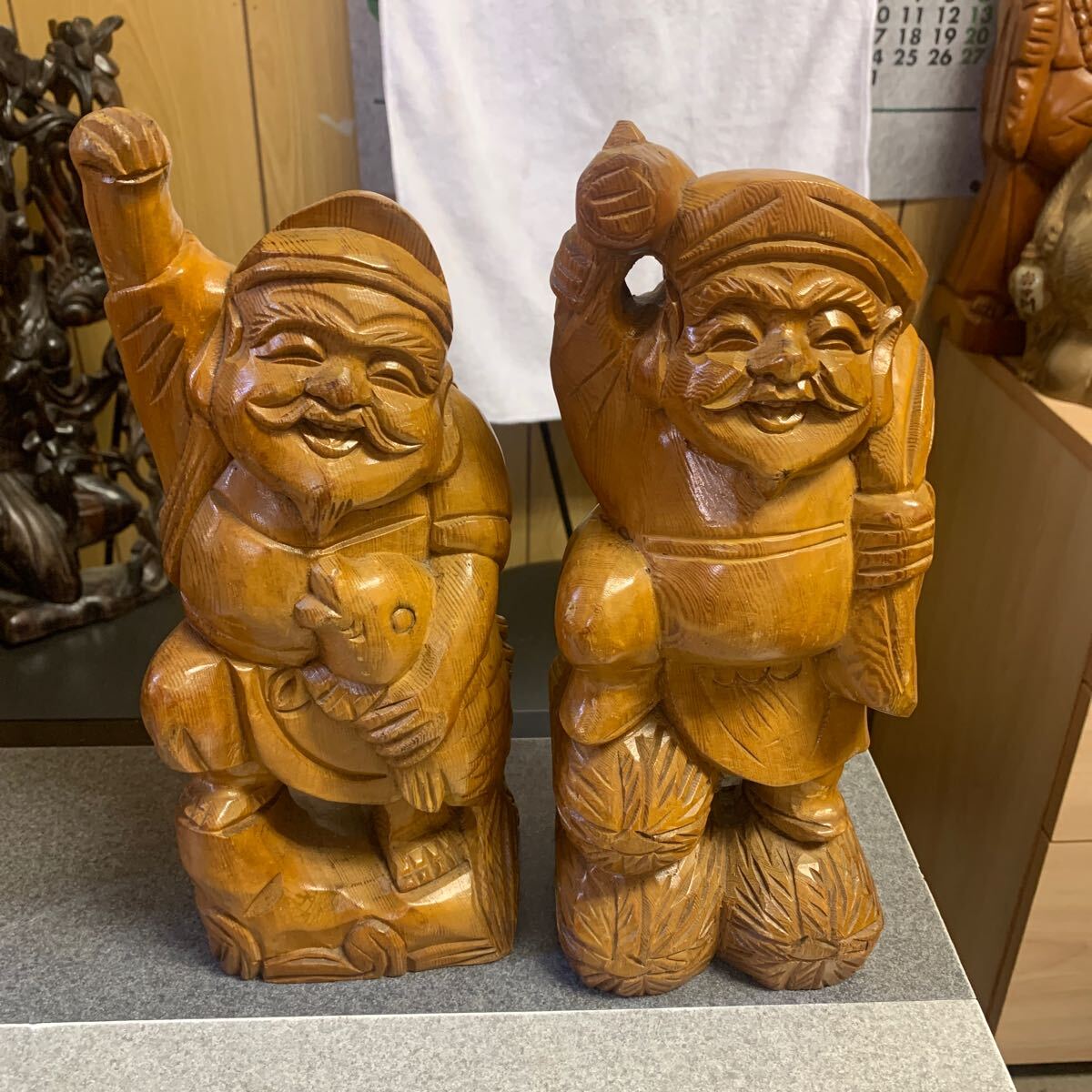 【値下済 最終価格】 木彫り 一刀彫 七福神 恵比寿 大黒天 置物 二体 七福神 縁起物 恵比寿天 大黒天 木彫置物2体｜Yahoo!フリマ（旧
