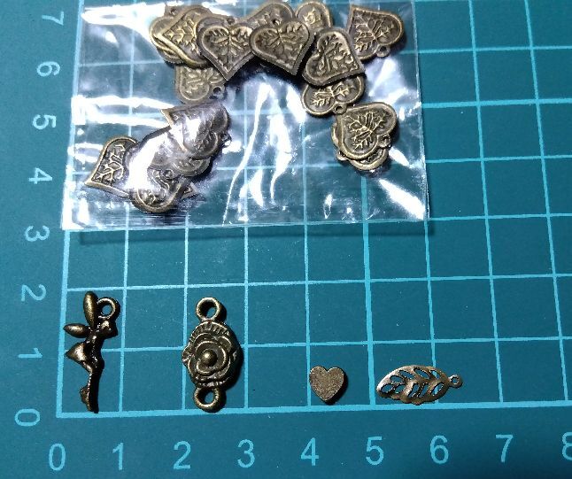 手芸用品く84■金属製の小さいチャームビーズコネクター透かしパーツ他セット■金古美系アンティーク調＊アクセサリーパーツハンドメイド_画像6