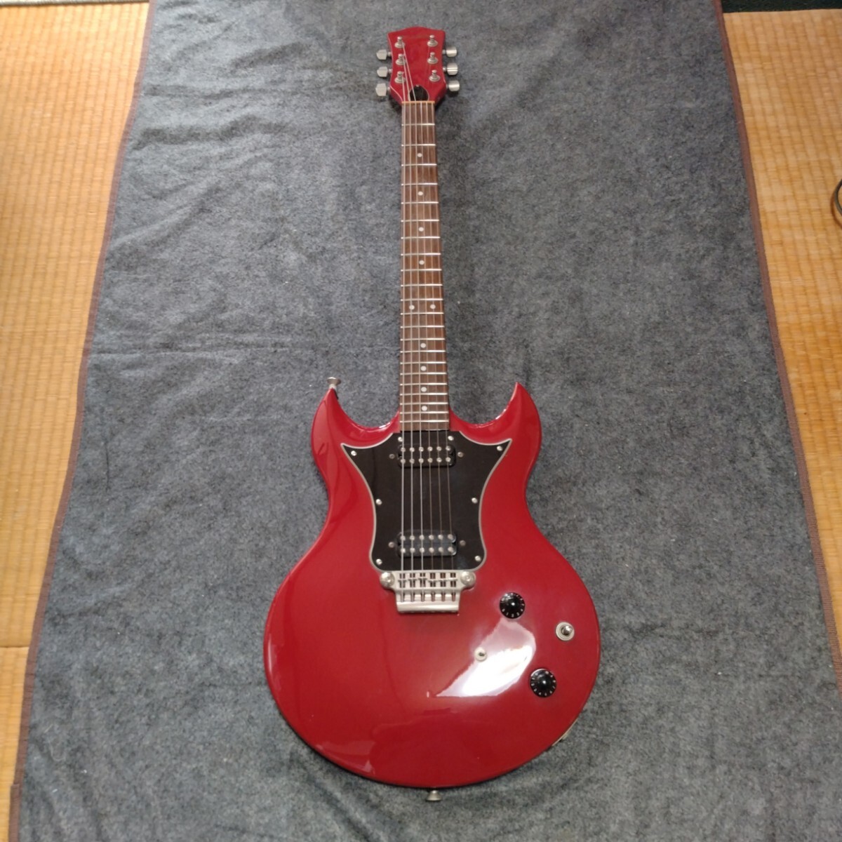 VOX エレキギター SDC-22 ダブルカッタウェイ チェリー 2012年製 VOX エレキギター SDC-22 ダブルカッタウェイ チェリー 2012年製