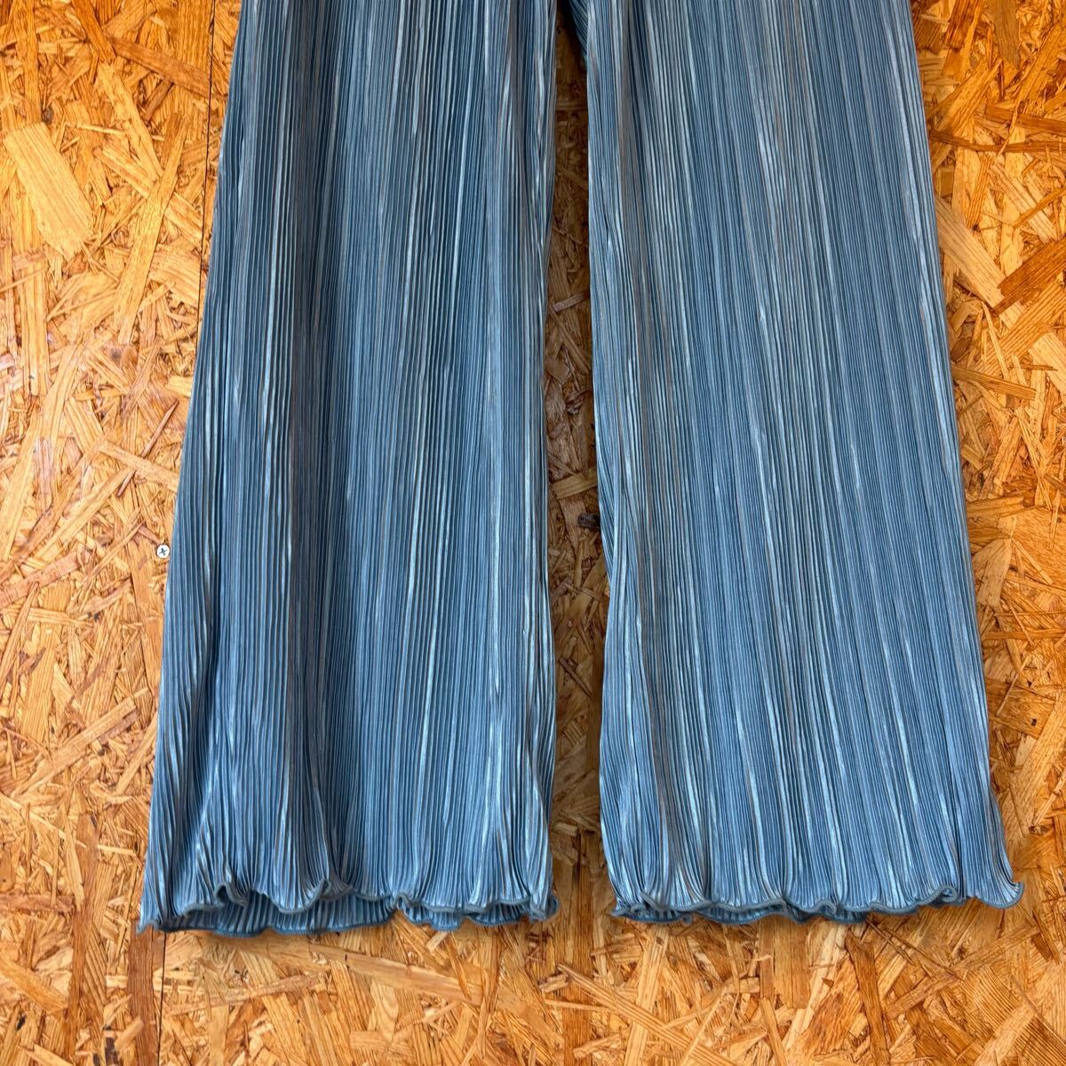 美品　apart by lowrys ウエストゴム ストライプパンツ　光沢あり　ブルー　ポケットあり　ボトムス　4493
