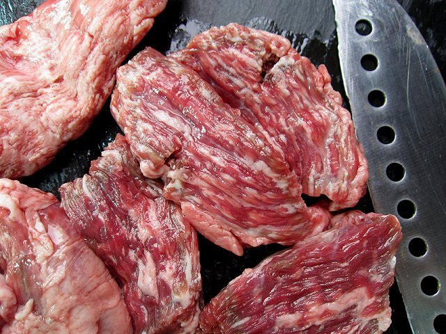 黒毛和?！弗邾廴?kg/カット済み」九州産／珍品?珍味ツラミ