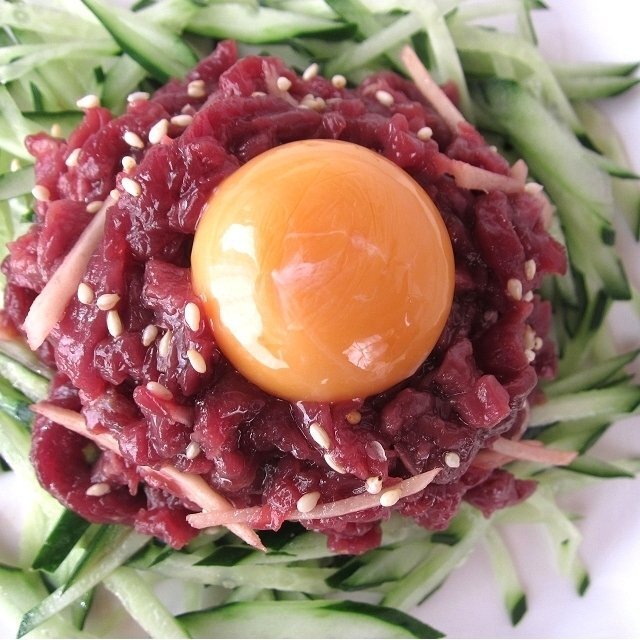 歩留り100％「馬刺しユッケ 3片で150g」３人前用、じゅわ～っ広がる旨味!!ヘルシーです。