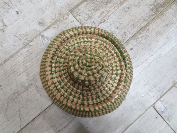【ほぼ未使用/長期保管品】 撮影スタジオで倉庫保管されていた アフリカ/セネガル バスケット 検索用⇒ 蓋付き/かご/小物入れ/収納/F0615_画像6