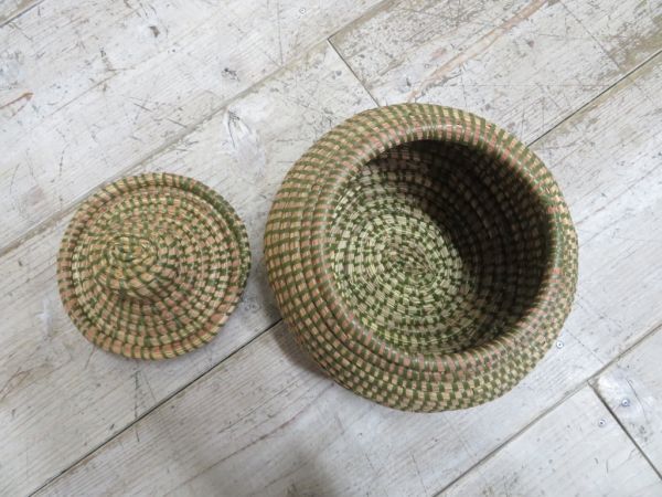 【ほぼ未使用/長期保管品】 撮影スタジオで倉庫保管されていた アフリカ/セネガル バスケット 検索用⇒ 蓋付き/かご/小物入れ/収納/F0615_画像7