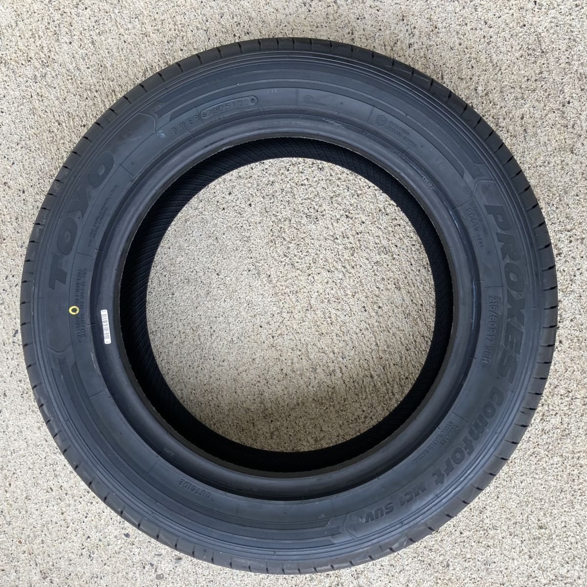 送料無料 新品 1本 215/60R17 96H TOYO PROXES Comfort MC1 SUV 2022年制造 屋內(nèi)保管　215/60/17 夏タイヤ (MX0006.8)