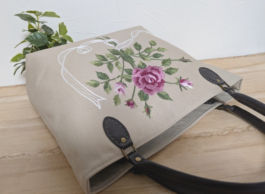 ハンドメイド☆手刺繍 薔薇 ローズブーケ コットンリネントート