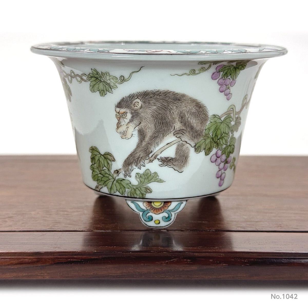 すさまじい筆致！染付山水図丸鉢 /盆栽/小品盆栽/盆栽鉢/植木鉢/谷樂方山 すさまじい筆致！染付山水図丸鉢 /盆栽/小品盆栽/盆栽鉢/植木鉢/谷樂