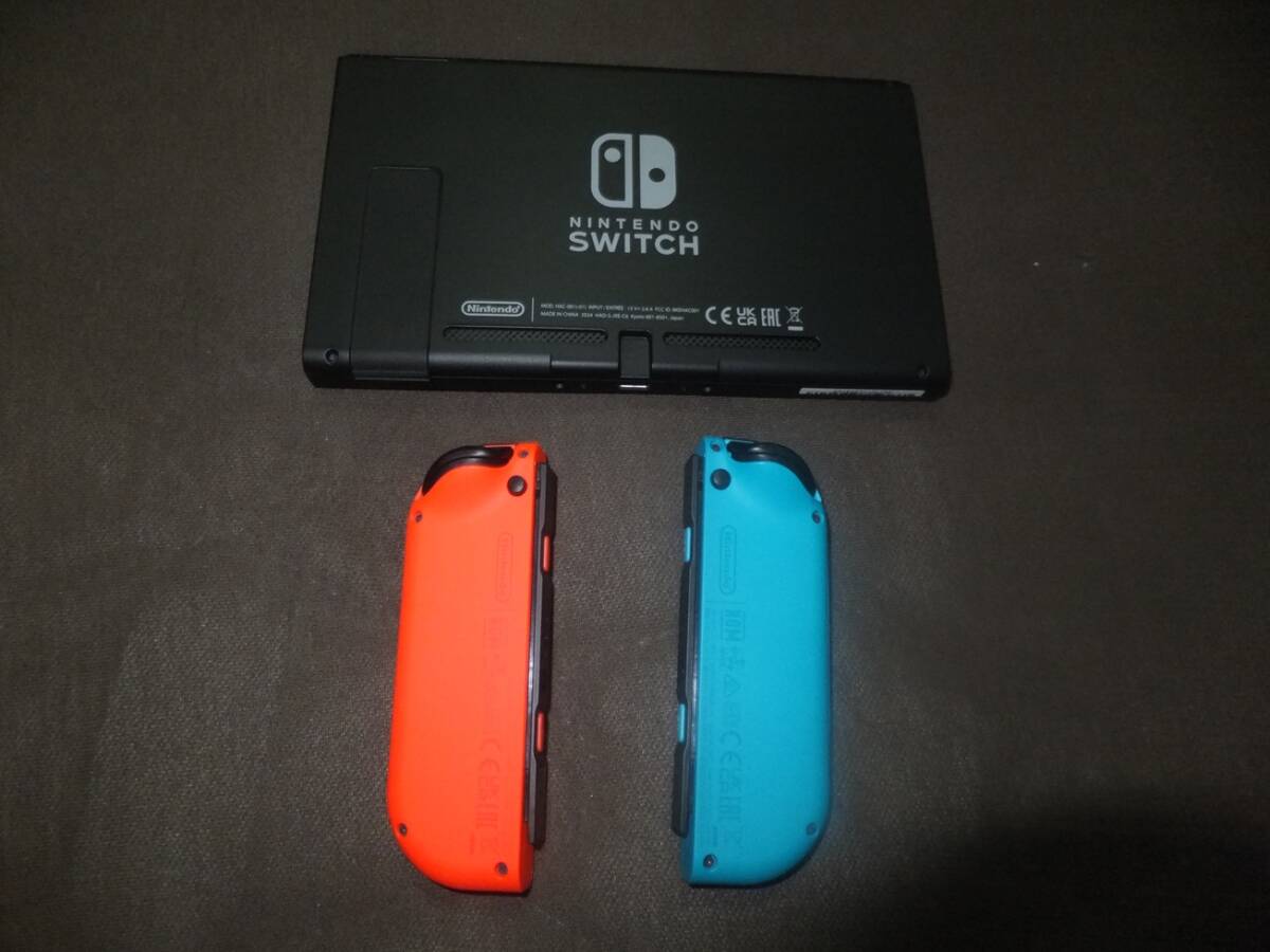  почти не использовался :switch: корпус .,Joy-Con(L) neon голубой /(R) neon красный : soft 2 пункт в подарок есть 