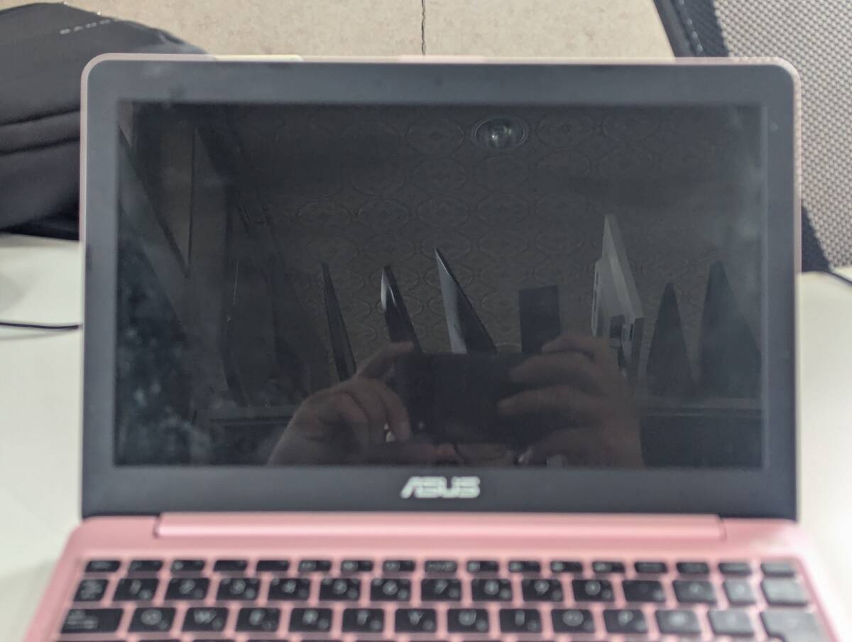 ASUS E203N ノートパソコン 本體のみ　202506101408