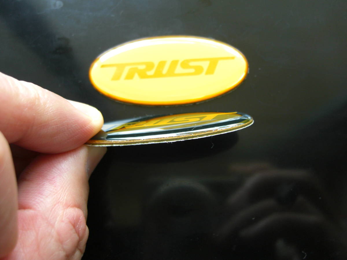★　８７年 当時物　トラスト エンブレム！黒色・白色 各１枚1セット！新品_画像5