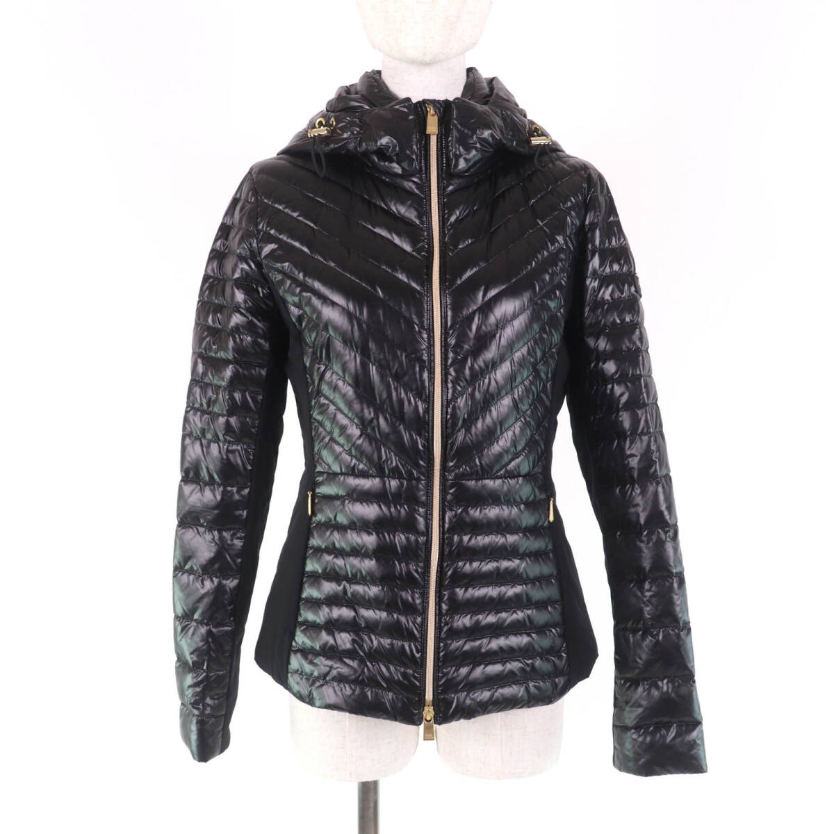 極美品★TATRAS タトラス 23SS LTLA23S4252 ISMA フード?ロゴワッペン付 ZIP UP ライトダウンジャケット ブラック 3 正規(guī)品 レディース