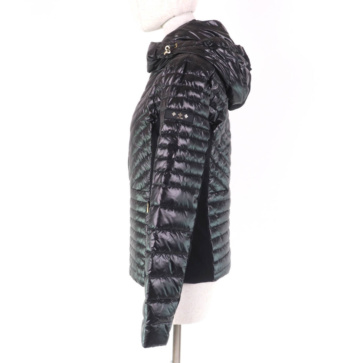 極美品★TATRAS タトラス 23SS LTLA23S4252 ISMA フード?ロゴワッペン付 ZIP UP ライトダウンジャケット ブラック 3 正規(guī)品 レディース