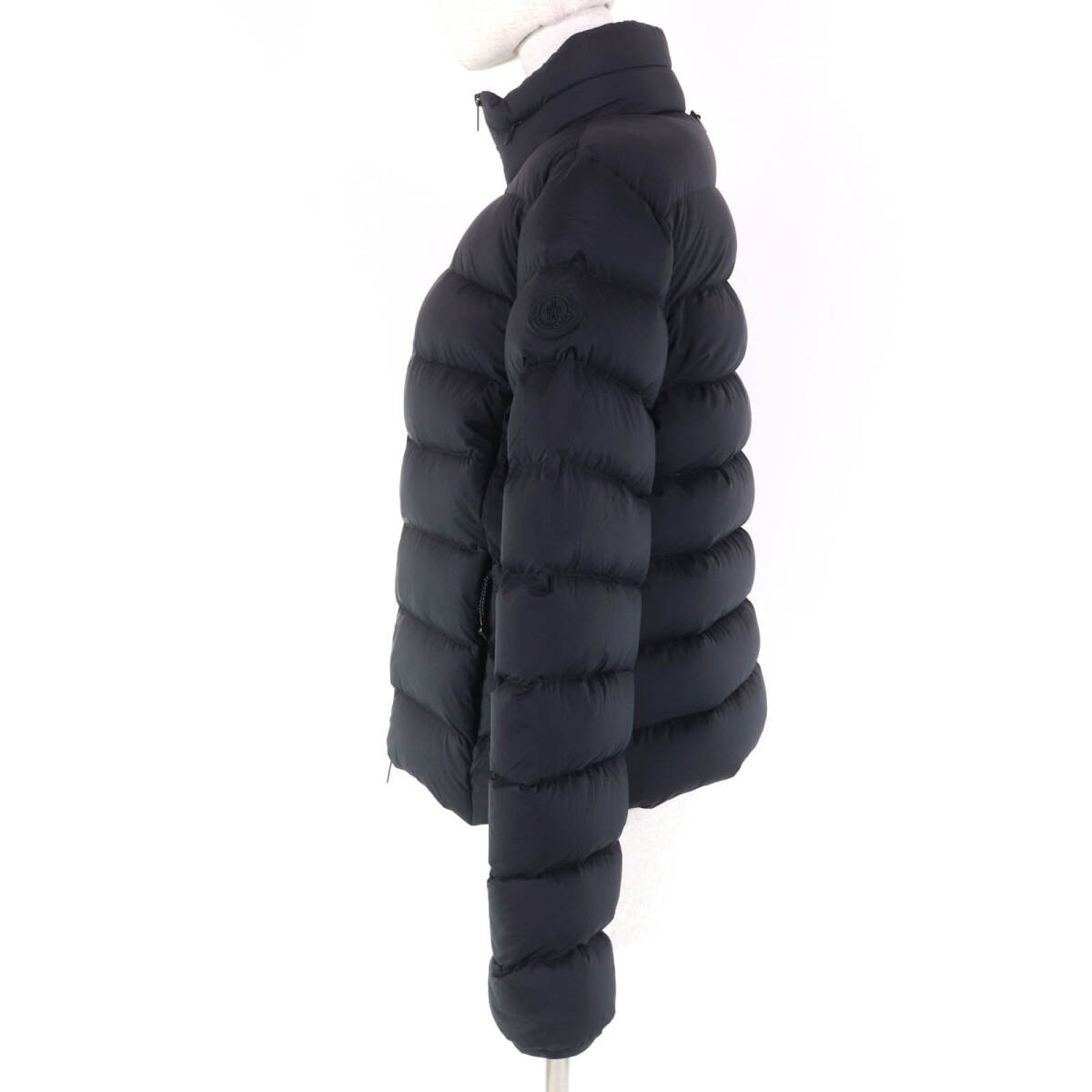極美品☆MONCLER モンクレール 23-24AW CERCES ロゴワッペン?フード付 フロントロゴ ダウンジャケット ブラック 2 正規(guī)品 レディース