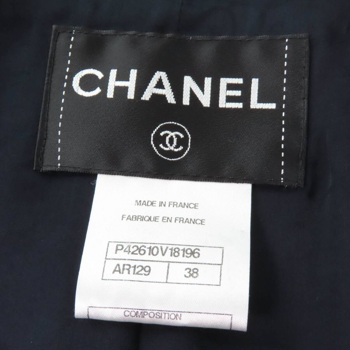 極美品☆CHANEL シャネル P42610V18196 ラインストーン ココマークボタン ジャケット ネイビー 38 ガーメント付 正規(guī)品 レディース