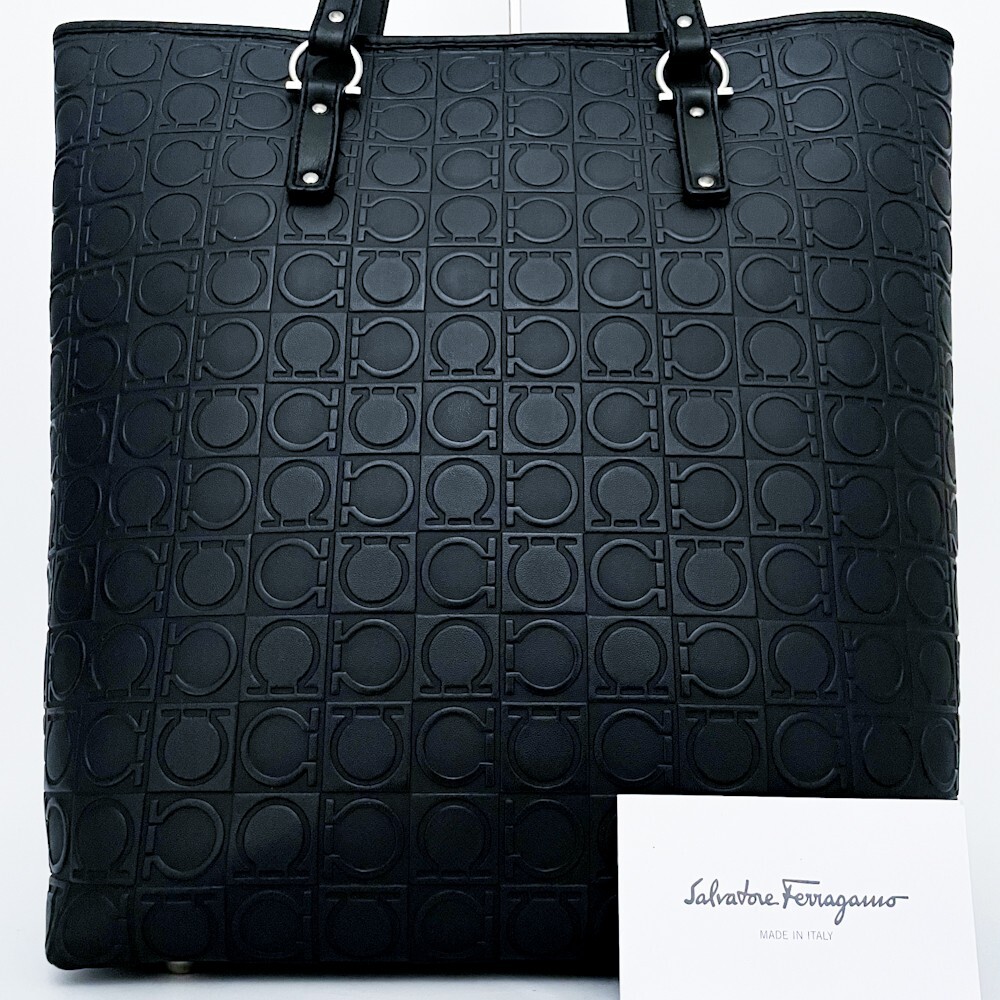 1円■超美品■超希少デザイン Ferragamo フェラガモ ガンチーニ エンボス 型押し トートバッグ ビジネス 大容量 A4 メンズ レザー ブラック