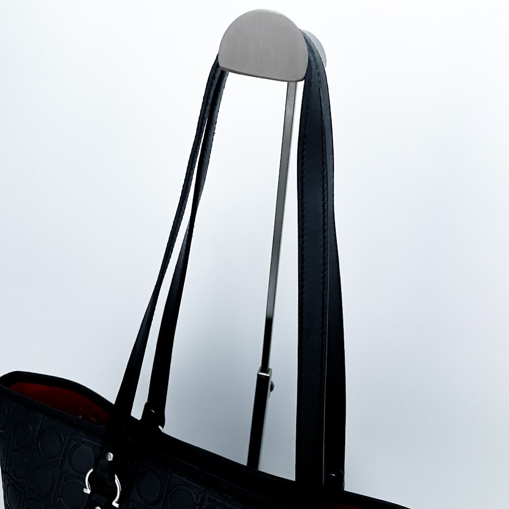 1円■超美品■超希少デザイン Ferragamo フェラガモ ガンチーニ エンボス 型押し トートバッグ ビジネス 大容量 A4 メンズ レザー ブラック