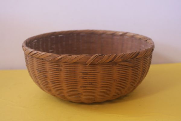 天然素材 竹ザル2個＋蓋一つ　カゴ　竹細工　小物入れ　竹籠　蓋はしっかり閉まりません /26N6.5-76_画像10