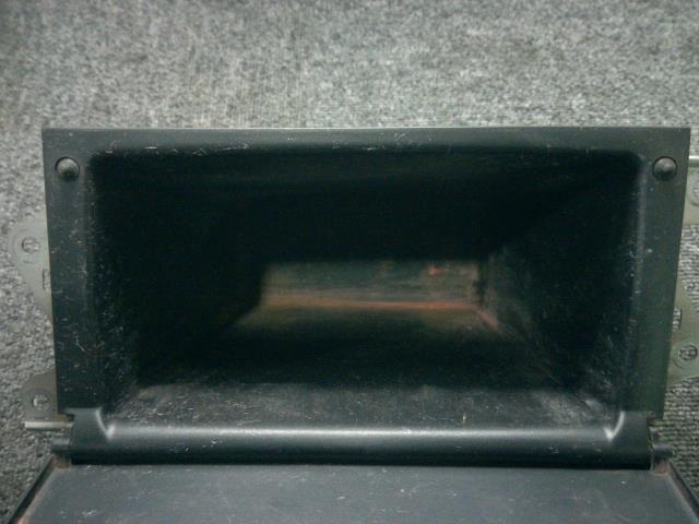 キャンター TKG-FBA30 小物入れ 取付ステー付、全体的に汚れあり 110340_画像2