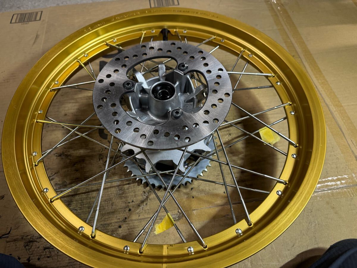 セロー250リヤホイール　ブレーキスプロケ新品 リアホイール ヤマハ セロー250