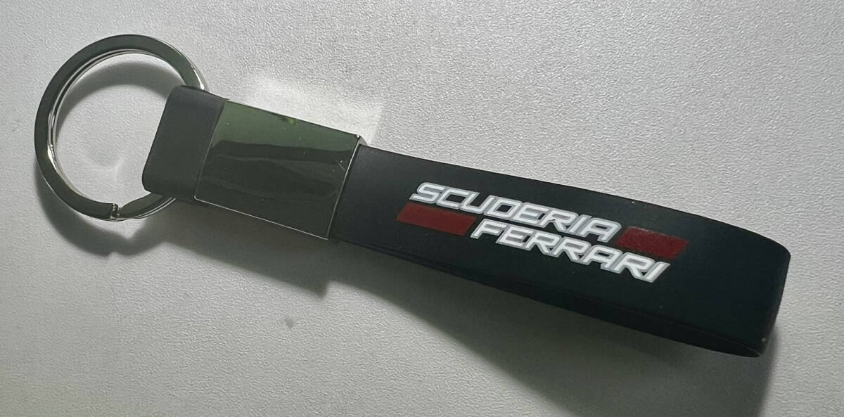 ■新品未使用　純正　公認(rèn)　スクーデリア　フェラーリ　SCUDERIA　FERRARI　キーホルダー　キーリング　高級(jí)レザー　黒　BRANDED　London