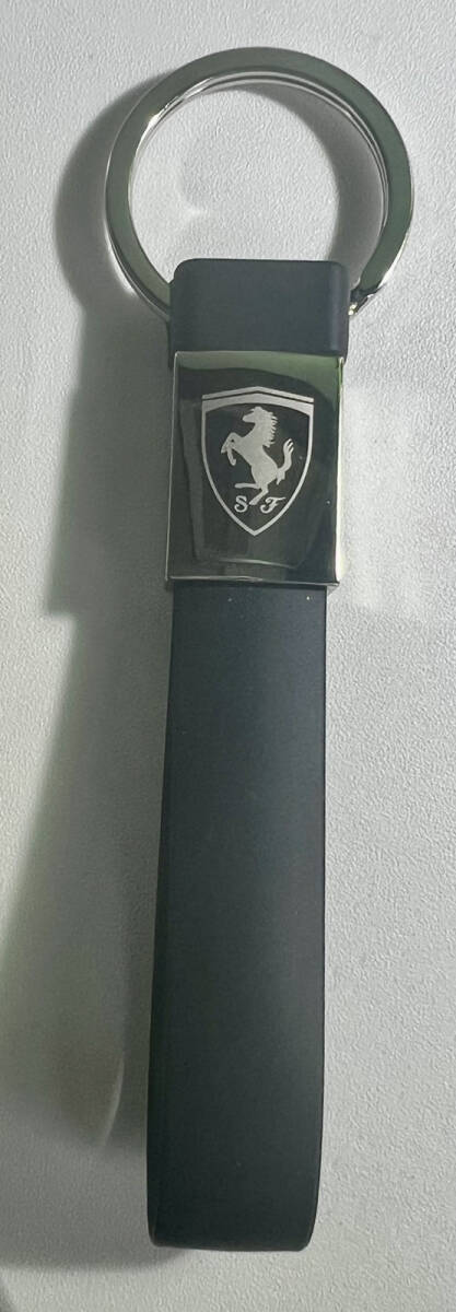 ■新品未使用　純正　公認(rèn)　スクーデリア　フェラーリ　SCUDERIA　FERRARI　キーホルダー　キーリング　高級(jí)レザー　黒　BRANDED　London