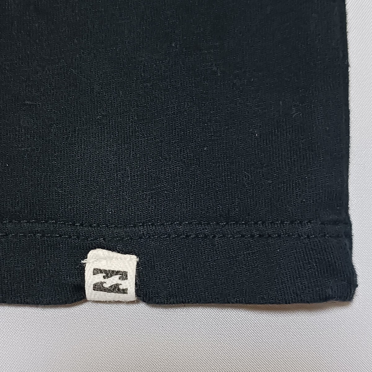 【BILLABONG】ビラボンのサイドプリント長袖Tシャツ（黒?Mサイズ）