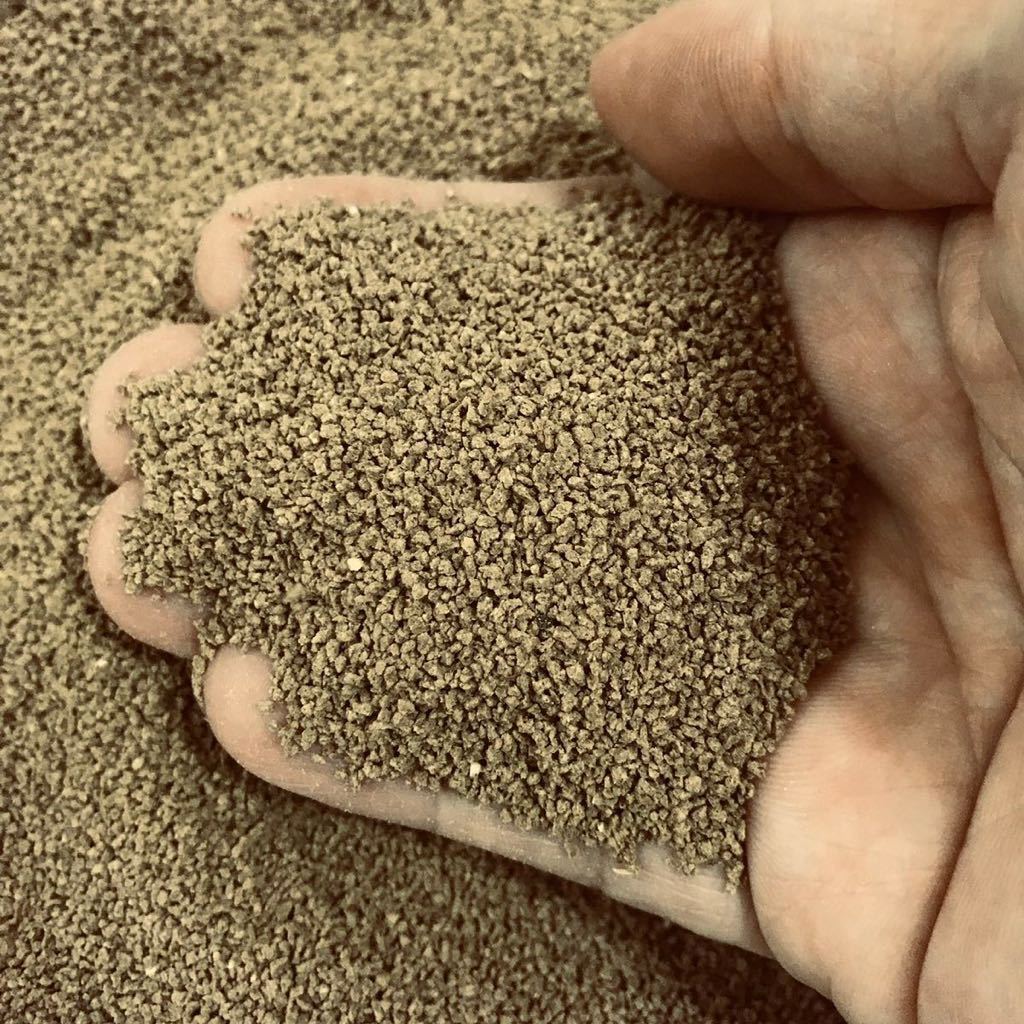 送料無(wú)料 0.5㎜クランブル餌 750g メダカ らんちゅう 金魚(yú)全般 グッピー コリドラス エンゼル ディスカスの餌 沈下性