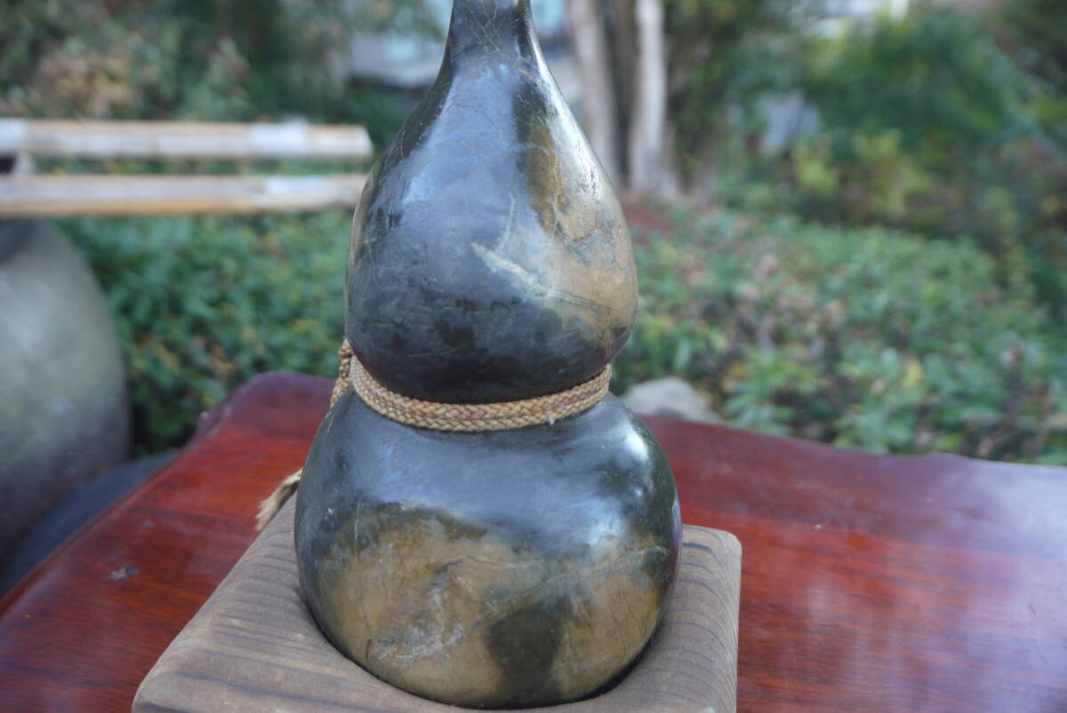 ★【TS40721】縁起物 鑑賞石 瓢箪 高さ17cm 重さ1.9㌔ 観賞石 水石 盆石 原石 自然石 天然石 希少 _画像2